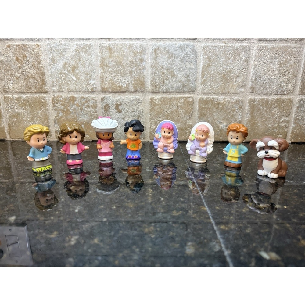 Fisher Price Little People Mixed Lot Of 8 Figures Toys Dog Babies Mom Dad